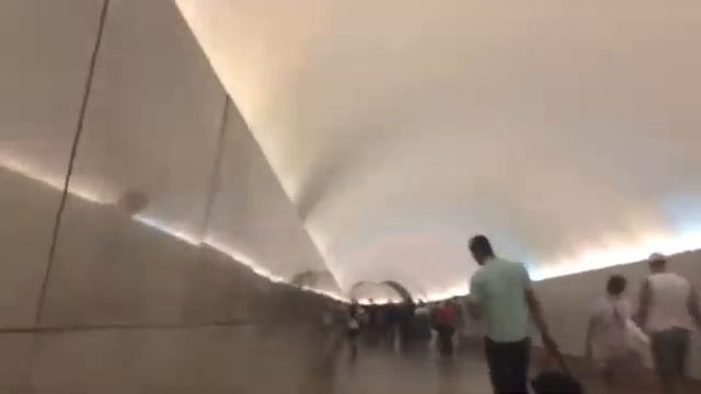 Переход со станции Охотный ряд на станцию Театральная. смотреть онлайн