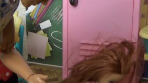 В БОЛЬНИЦУ НА НОВЫЙ ГОД( бедный Макс! Катя и Макс веселая семейка. Смешные куклы в реальной жизни