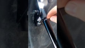 Газовый упор капота на хендай акцент