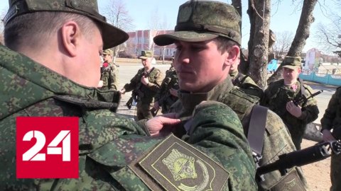 Командующий войсками ВВО наградил военнослужащих на месте боев - Россия 24