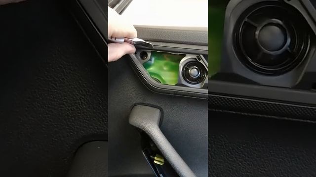 Как снять разобрать дверную карту передней двери на Škoda Fabie 3 2018 года смотреть онлайн
