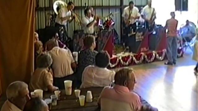 The Jerry Schneider Band: Friedlichzeit Polka смотреть онлайн