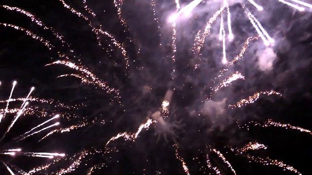 Праздничный салют "День Москвы" - 7 сентября 2019г. на Пушкинской набережной смотреть онлайн