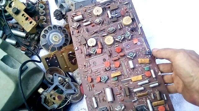 50 килограмм электроных плат, сколько в них золота и серебра?