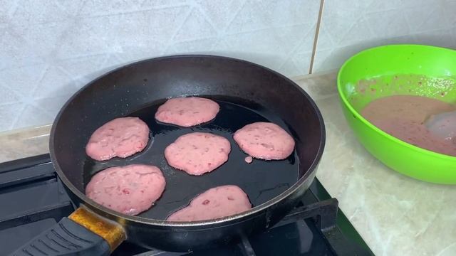 Клубничные оладьи за 5 минут | Как приготовить быстро и легко? | Блинчики смотреть онлайн