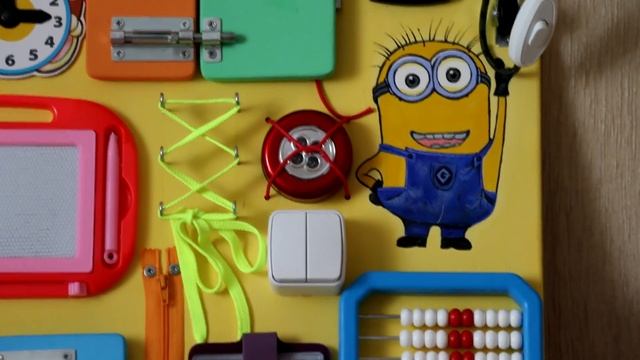 Детская развивающая доска стенд Бизиборд смотреть онлайн