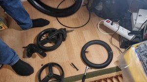 Ремонт камеры и покрышки от коляски при помощи суперклея!