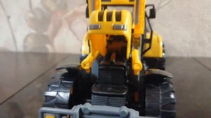 Жёлтый трактор, игрушки