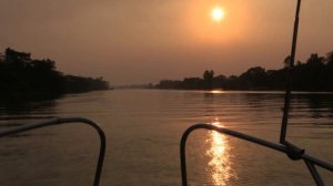 НА МЕКОНГ СПОЛЗАЕТ ВЕЧЕР (Mekong River. Viet Nam)