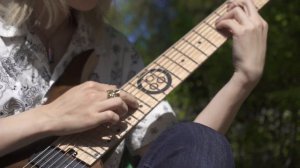 Outdoor Headless Guitar show