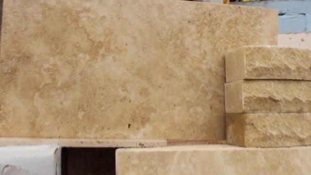 Облицовочный кирпич слоновая кость ФАГОТ в комбинации с желтым травертином из Армении смотреть онлайн