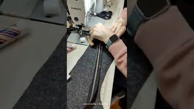 Как в меховую куртку втачать замок-молнию. Урок 1 смотреть онлайн