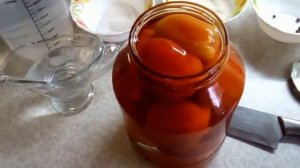 МАРИНУЕМ  ОЧЕНЬ  ВКУСНЫЕ   ПОМИДОРЫ.  РЕЦЕПТ ПРОЩЕ НЕ БЫВАЕТ.