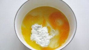 Закуска из омлета с красной икрой