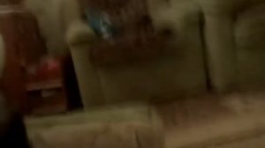 Вещи сами двигаются по комнате.