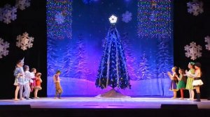 Коллектив "Люмос" танец "Шишки-елки."