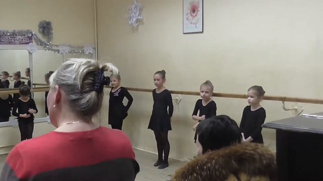 Открытое занятие младшей группы коллектива "Родничок"