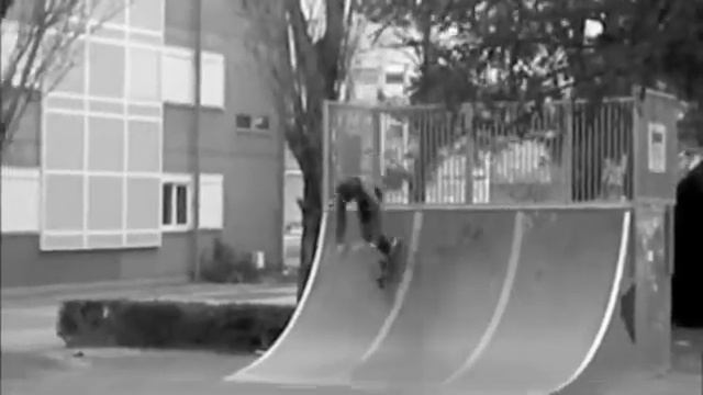 Louis.D Trotinette Freestyle Street. (Remix Vidéo) смотреть онлайн