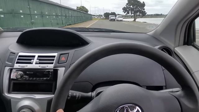 2006 Toyota Vitz смотреть онлайн