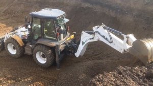 Работа экскаватора-погрузчика Borus BR-825