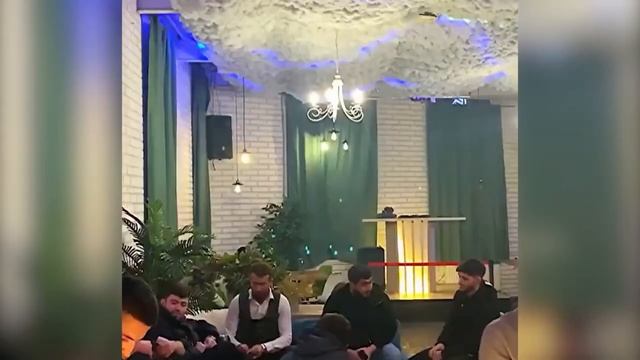 Мурад улетел на подушке с дивана Мурад такси в космом смотреть онлайн