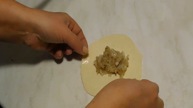 Самса из готового слоеного  теста с курицей