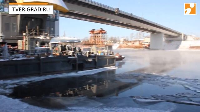 Тверь. Буксир "Гурьев" очищает Волгу ото льда смотреть онлайн