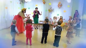 Танец с листочками на празднике Осени в детском саду Младшая группа