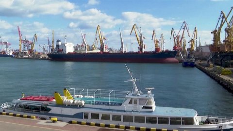 Расширены гумкоридоры, по которым иностранные суда могут выйти из портов Украины