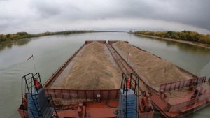 Рейс по Омску / На теплоходе по Омску / Выгрузка баржи