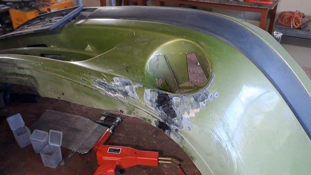 KRPANJE i gitovanje PUKNUTOG BRANIKA!!/Bumper repair!! смотреть онлайн