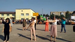 Танец учителей на первый звонок