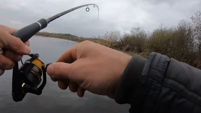 Щука на реке. Отличный клев. День шнурка! смотреть онлайн