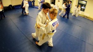 Ко учи гари