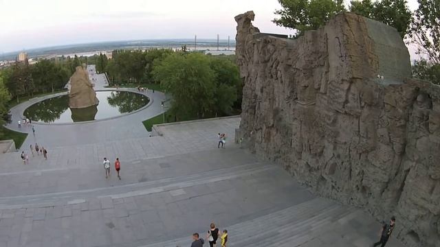 "Стены-руины" Памятник-ансамбль «Героям Сталинградской битвы» смотреть онлайн