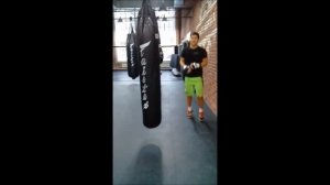 Дмитрий Бивол разминка на боксерской груше