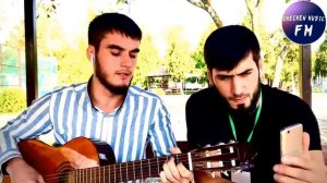 ЧЕЧЕНЕЦ ПОЕТ ОЧЕНЬ ТРОГАТЕЛЬНУЮ ПЕСНЮ ПРО ЧЕЧНЮ МУРАШКИ ПО КОЖЕ😭😭