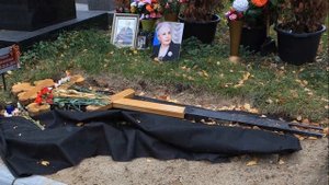 УЖАСАЮЩИЕ КАДРЫ! МОГИЛА И ПАМЯТНИК АКТРИСЫ ЭЛИНЫ БЫСТРИЦКОЙ ПРИВЕЛА В НЕДОУМЕНИЕ