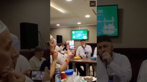 Турецкий хафиз читает Коран для татарстанских паломников