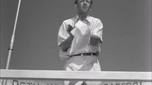 Здесь зрители аплодируют, аплодируют.  Кончили аплодировать.