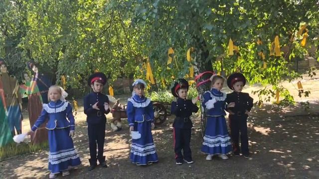Песня земляничка ягодка во бору. Команда Лазорик.