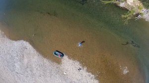 Там, где течёт река