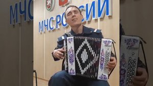 Парень из МЧС поёт татарскую песню | Радик Газизов | Кара эле куземэ