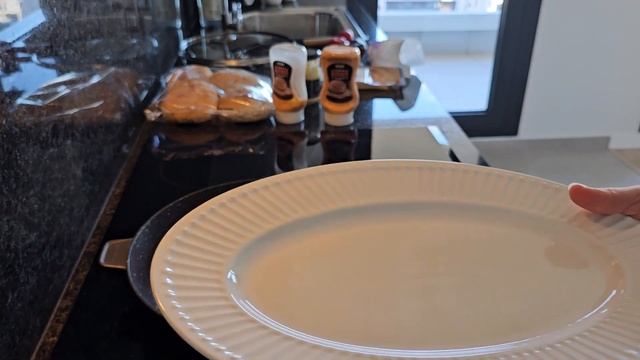 Готовлю вкусные бургеры из простых ингридиентов. #испания смотреть онлайн