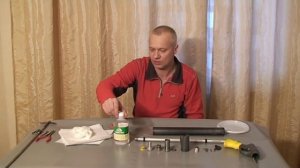 Обслуживание пневмата для подводной охоты.