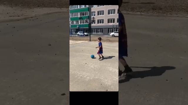Футбол для детей. Детский футбол. Тренировка. Я футболист. Я люблю футбол