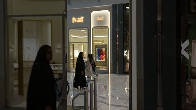 Как живут местные жители Дубай смотреть онлайн