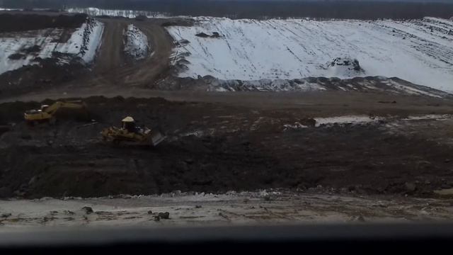 KOMATSU D375A.Рыхление мерзлоты.