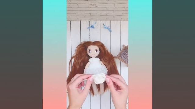 Видеообзор. Вязаная шарнирная кукла Каролина смотреть онлайн