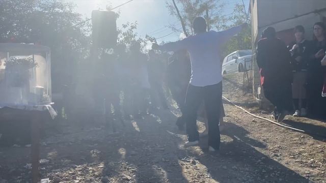 Даргинская Свадьба во дворе. Поддержка от соседа. Свадьбы в Дагестане смотреть онлайн